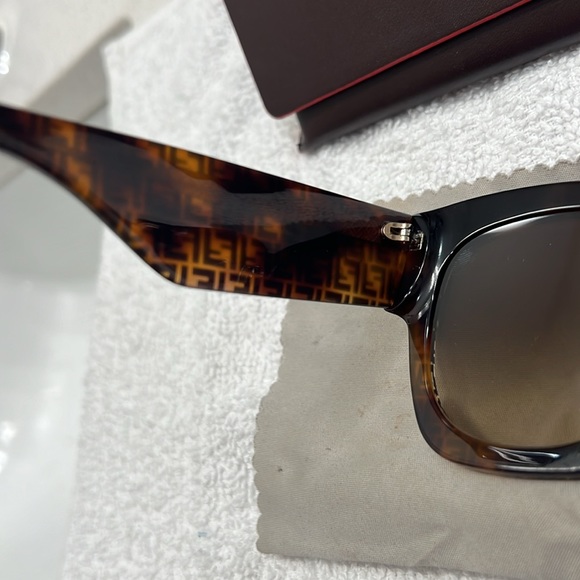 Authentic Fendi Logo Print Sunglasses - Picture 6 of 9